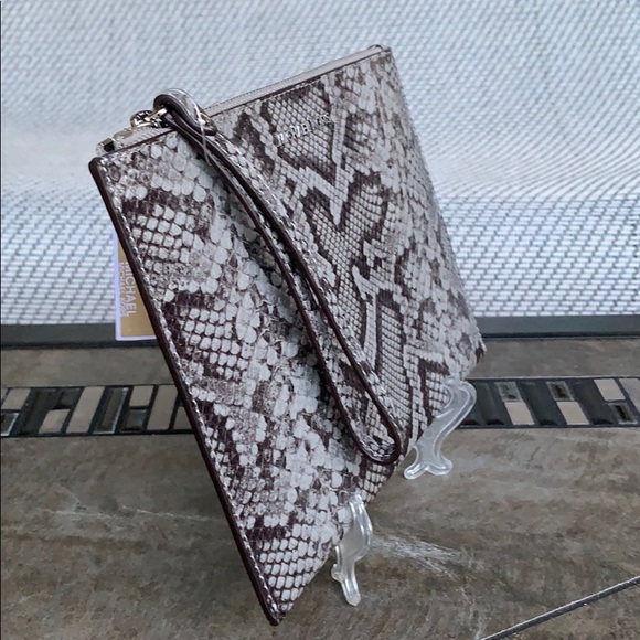 MICHAEL KORS JET SET TRAVEL XL ZIP CLUTCH WRISTLET - Picture 14 of 16